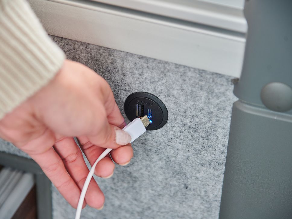 USB-Steckdose und USB-Kabel